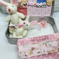 🔥Paas Beste Cadeau 50% KORTING - 🎁🐇Bunny Easter Pluche moeder en baby konijntjes in Pocket Tin: rollenspel broers en zussen Cadeau, Paascadeau