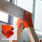 🛠️💥 50% KORTING! Nooit meer wiebelen of wegglijden! Deze versterkte zaagbokbeugel met antislip grijptanden, neerwaartse klem & koudgewalst staal maakt in seconden een rotsvaste zaagbok!