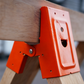 🛠️💥 50% KORTING! Nooit meer wiebelen of wegglijden! Deze versterkte zaagbokbeugel met antislip grijptanden, neerwaartse klem & koudgewalst staal maakt in seconden een rotsvaste zaagbok!
